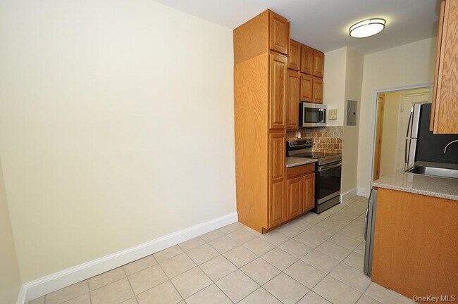 Building Photo - 120 Stonelea Pl