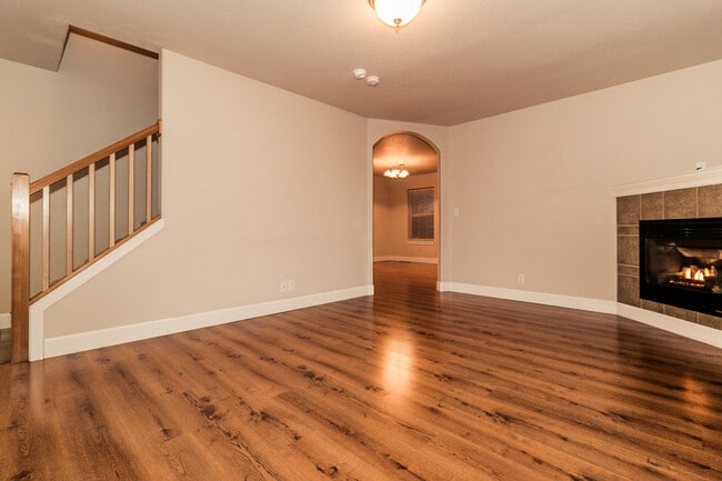 Building Photo - Wonderful 3-Bedroom,  2.5-Bath Home With Beautiful Primary Suite