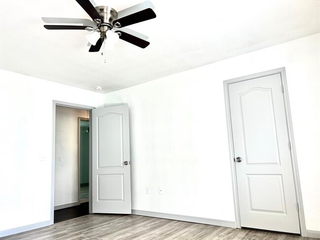Building Photo - 1242 Chevy Chase Dr