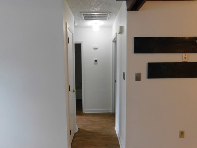 Building Photo - Affordable Gem!