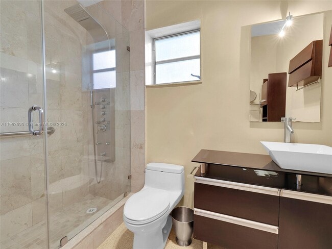 Building Photo - 1109 Biarritz Dr