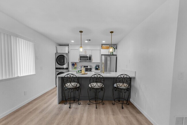 Building Photo - 72682 Thrush Rd