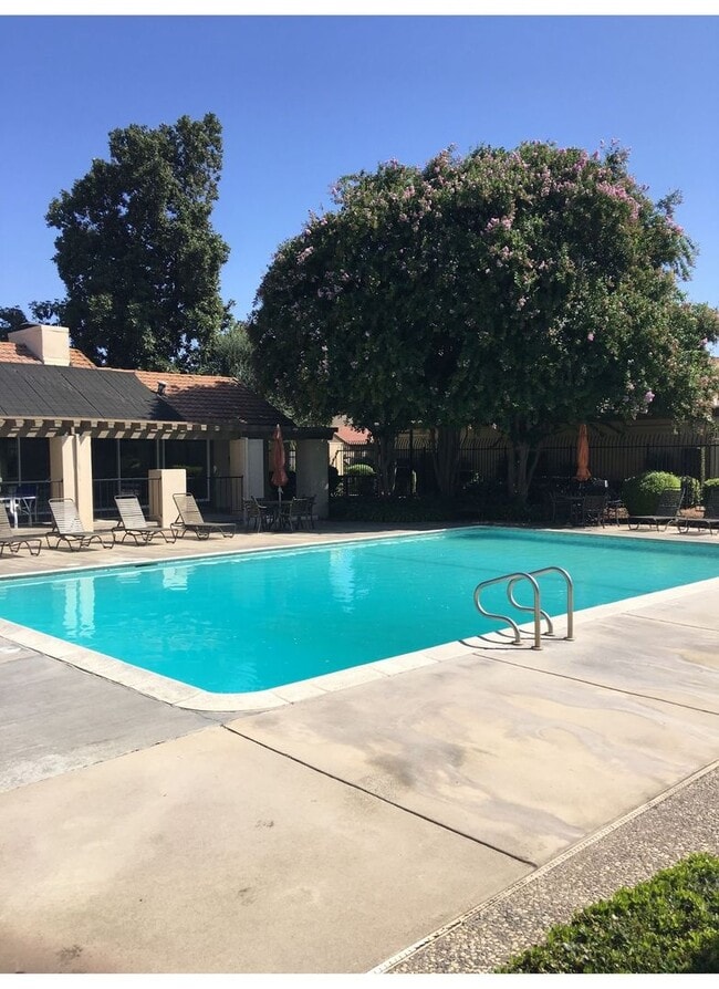 Building Photo - Charming 3 Bedroom 2 Bath Condo in TRACY! ...