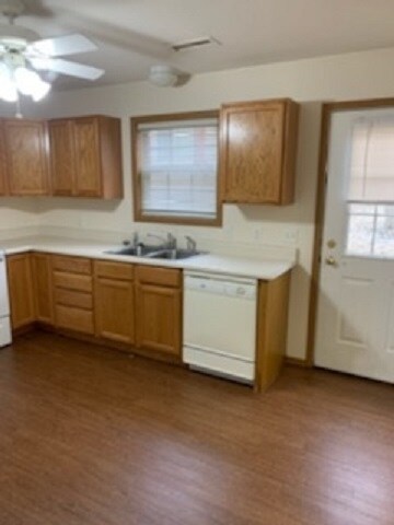 Dishwasher in Kitchen - 405 Franklin St