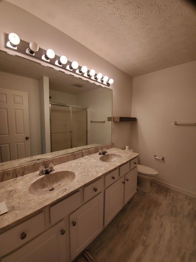 Building Photo - CHECK OUT THIS STUNNER!!  Beautifully Updated, Spacious 2 Bedrooms, 2 Full Baths Storage Closet A...