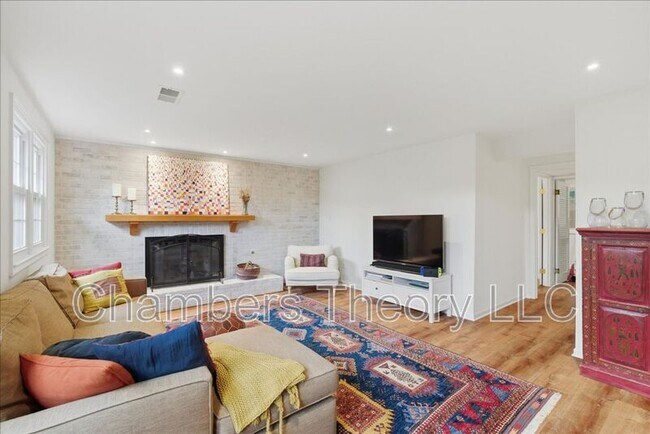 Building Photo - 9221 Talisman Dr