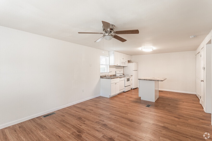 Primary Photo - Woods Crossing Apartments