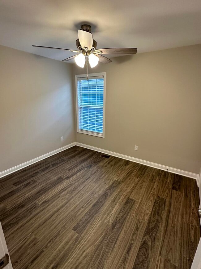 Building Photo - 4007 Ruby Rose Rd
