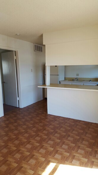 Primary Photo - 1725 Sanger Ave