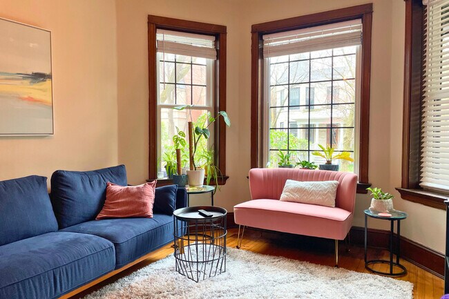 Building Photo - 3727 N Lakewood Ave