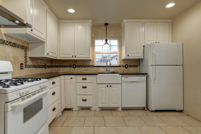 Building Photo - Wonderful 3/1 in the Medical District!