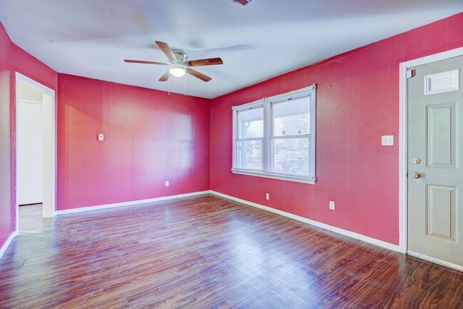 Building Photo - Stylish Home with Covered Deck & Easy I-44...