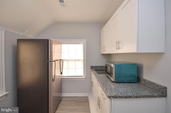 Building Photo - 46670 Midway Dr
