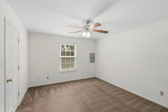 Building Photo - 5004-5006-5006 Betty Jean Way