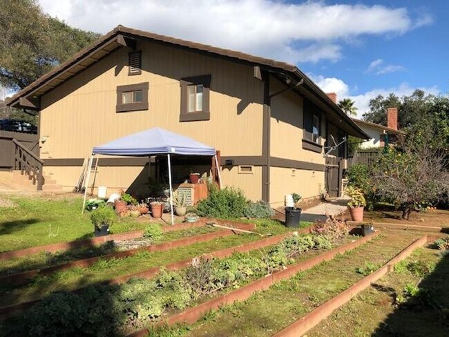 Building Photo - Oak View- Spacious Three Bedroom + Office Space