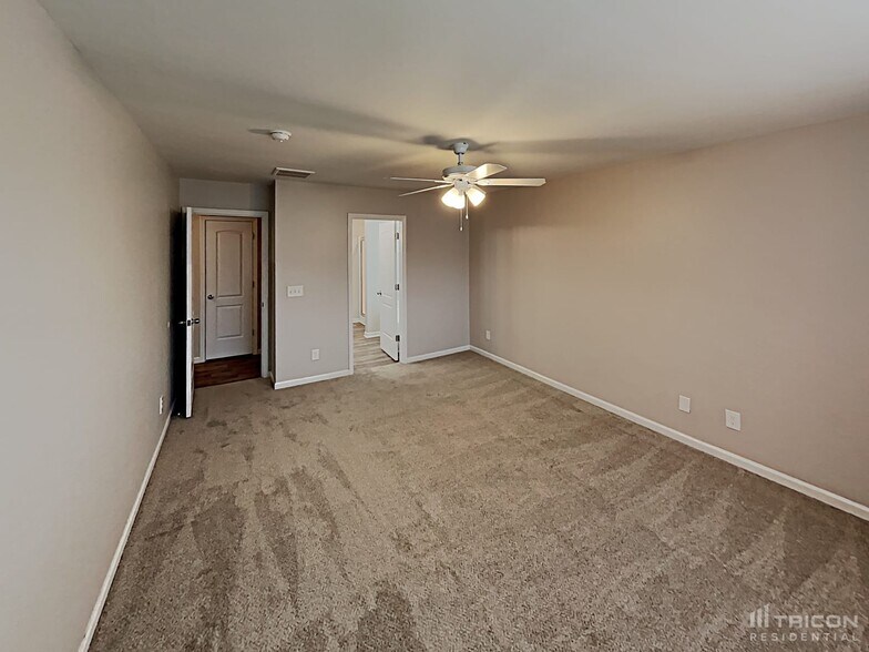 Building Photo - 7311 Village Acre Dr