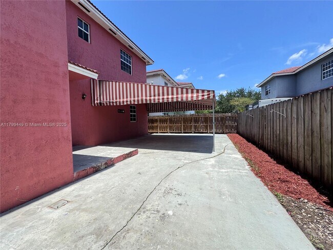 Building Photo - 15520 SW 11th Terrace