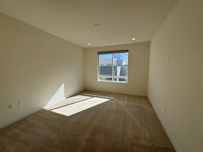 Building Photo - Stunning 2Bd/2Ba Condo in Heart of Irvine!