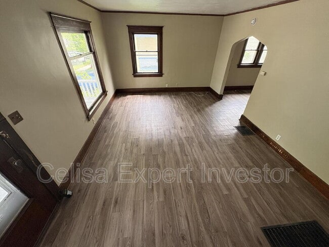Building Photo - 1353 Huestis Ave