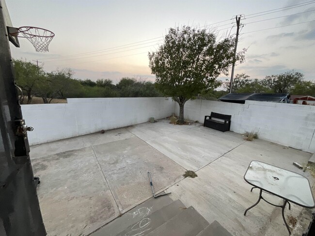 Building Photo - 915 Rutledge Dr