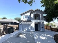 Building Photo - Great 4 Bd/2.5Ba Duplex with 1 Car Garage!