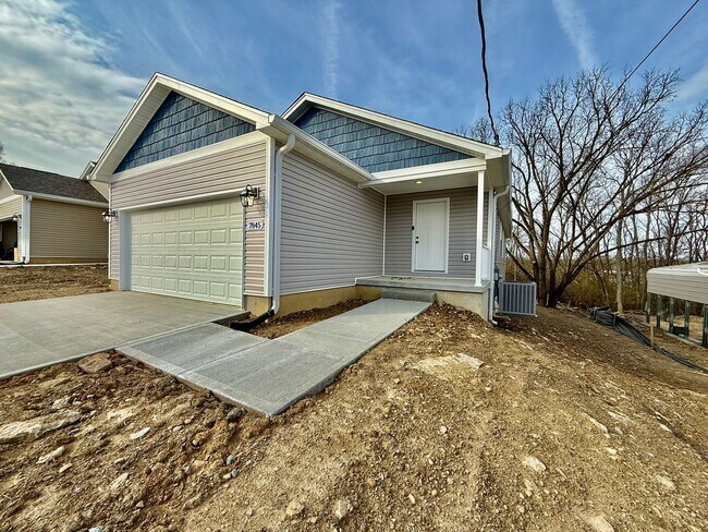 Building Photo - New 5BR Retreat With Hot Tub 2 Living Areas WC, OH