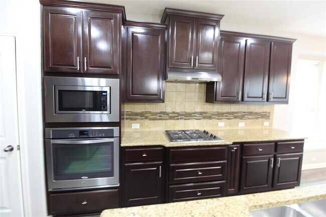 Building Photo - 610 Spanish Mustang Dr