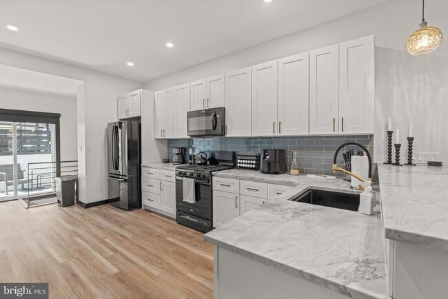 Building Photo - 2232 S 17th St