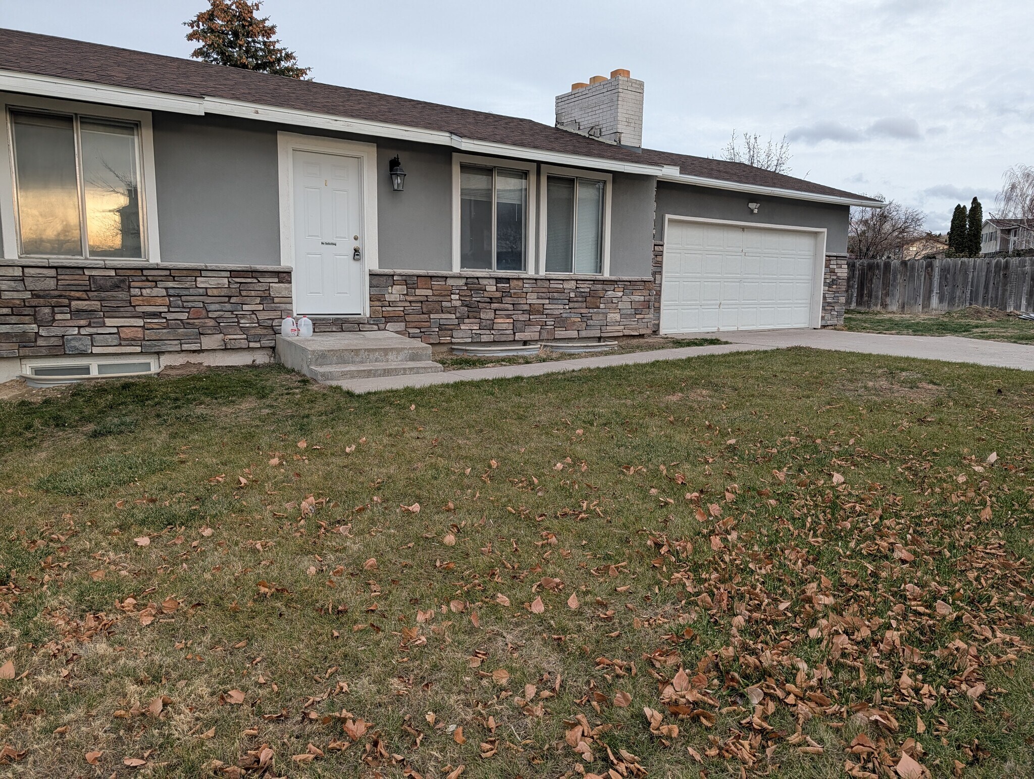 Building Photo - 2030 Ardella Dr