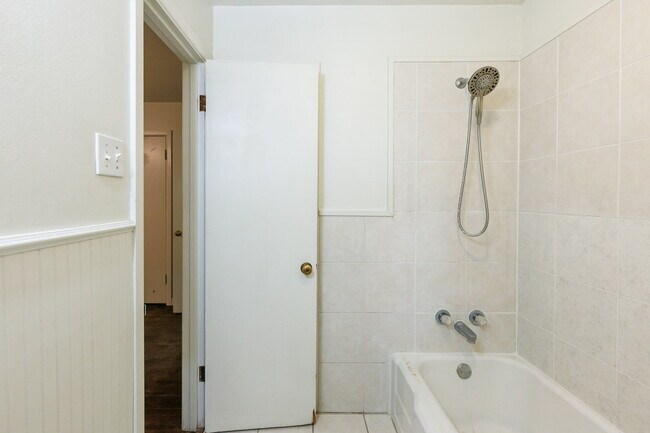 Building Photo - 4 Bedroom in Tech Terrace