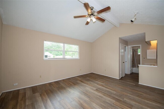 Building Photo - 16774 Glen Eagle Dr N