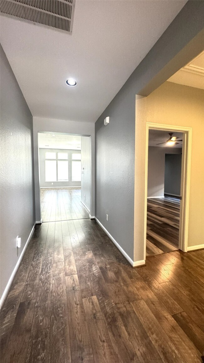 Building Photo - 24023 Buffalo Cove Ln
