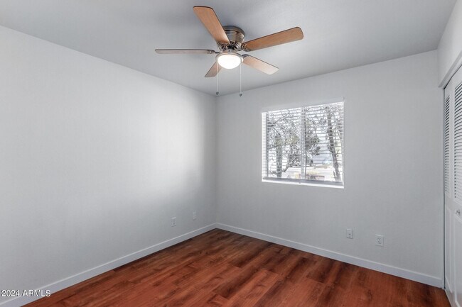 Building Photo - 3827 W Meadow Dr