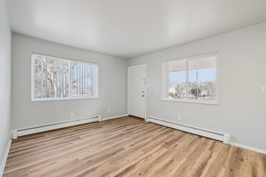 Building Photo - 319-321 E Brookside St