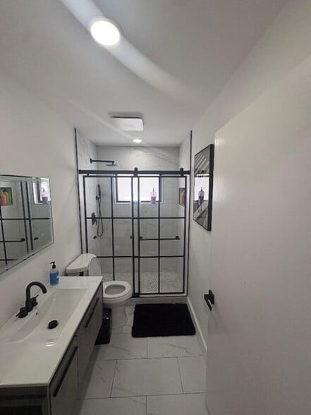 Building Photo - 8520 Tourmaline Blvd
