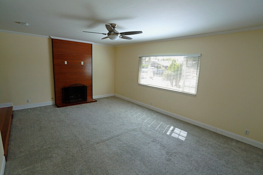 Building Photo - 530 Zircon Way