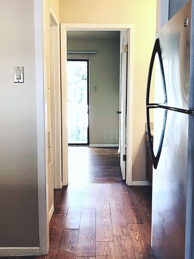 Building Photo - PEARL WEST CAMPUS - LOFTED 2BD/1BA