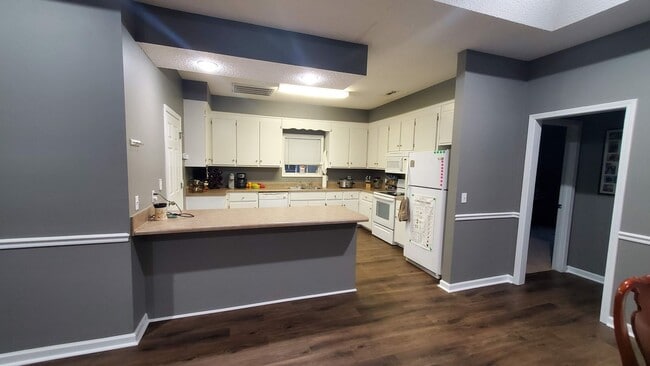 Building Photo - Wakefield Subdivision!!!  One Story Townhome!