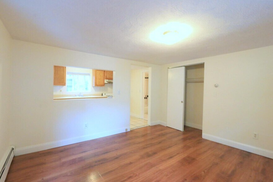 Building Photo - 128 Pine St