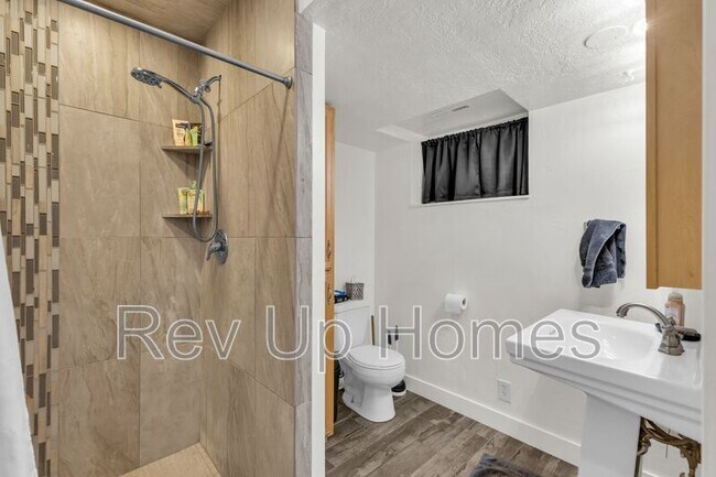 Building Photo - 492 E 100 S