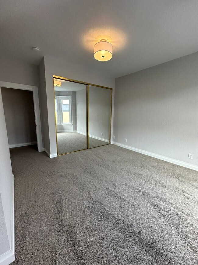 Building Photo - 817-819-821 Pierce Street