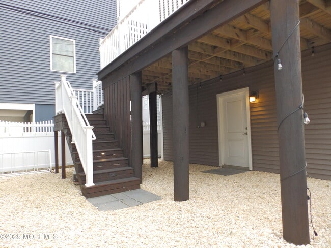 Building Photo - 159 W Bay Way