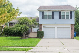 Building Photo - 825 Pheasant Walk Dr