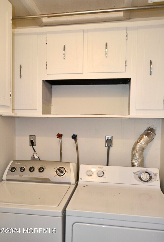 Building Photo - 30 Meadow Green Cir