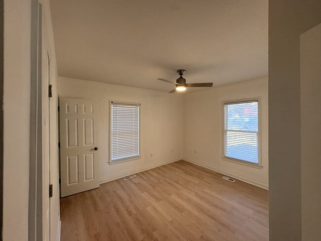 Building Photo - 182 Novak St