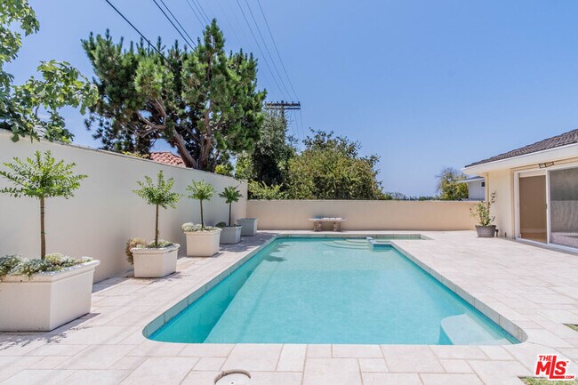 Building Photo - 480 N Robinwood Dr