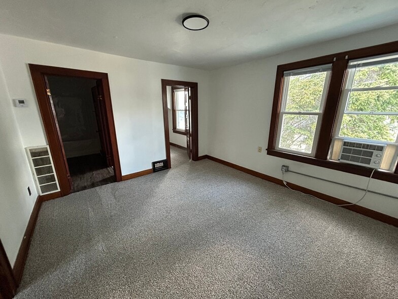 Building Photo - 18 11th St