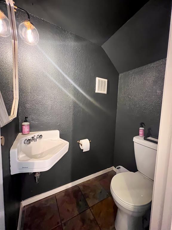 Building Photo - 8519 Shenandoah Dr