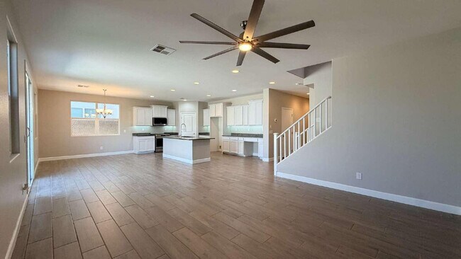 Building Photo - 612 Hazelnut Ln