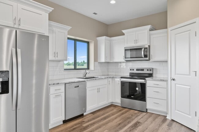 Building Photo - LIKE NEW  3 bed 2 1/2 bath townhouse NW Lincoln